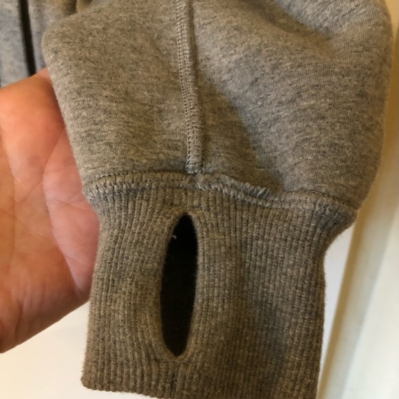 Lululemon Reversible Sherpa and Gray Crop Jacket in Size Medium - Picture 8 of 10